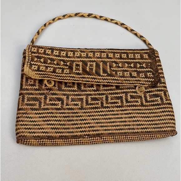 Bali Handmade Straw Bundle Of Bags - Picture 4 of 16